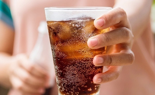 Đồ uống có gas vừa gây tăng cân vừa tàn phá dạ dày của bạn